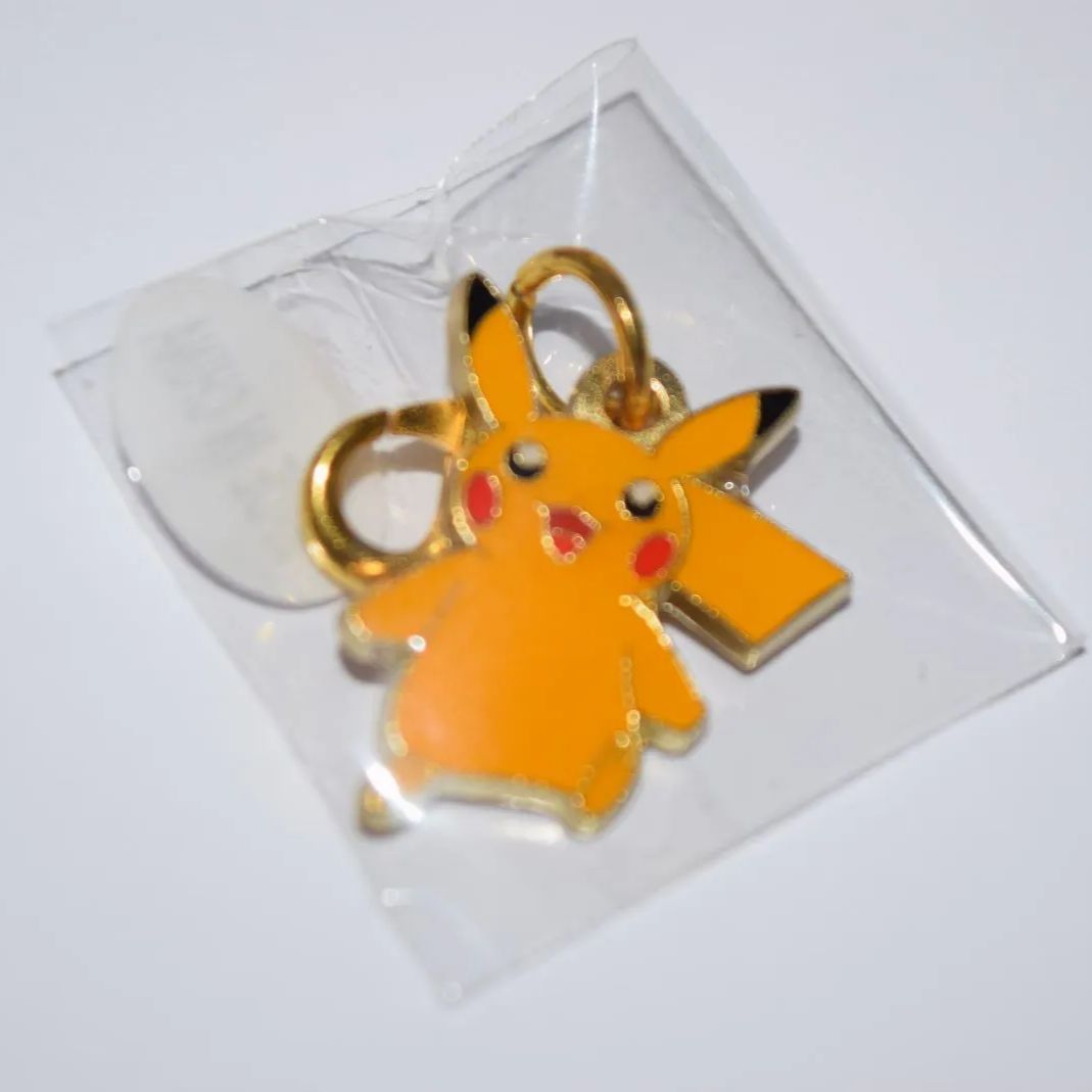 ポケモン メタルチャーム 色違いピカチュウ 限定品 - メルカリ