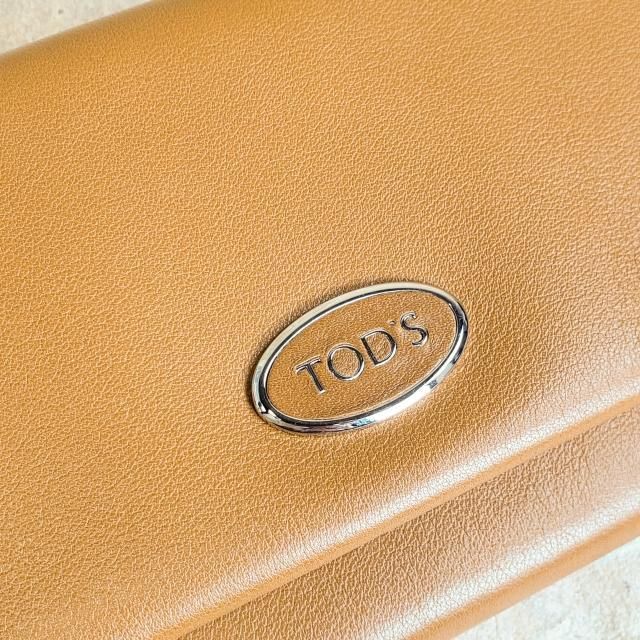 未使用 トッズ TOD's ☆ レザー フラップ 長財布 イタリア製 ベージュ 未使用 トッズ TOD's ☆ レザー フラップ 長財布 イタリア製 ベージュ