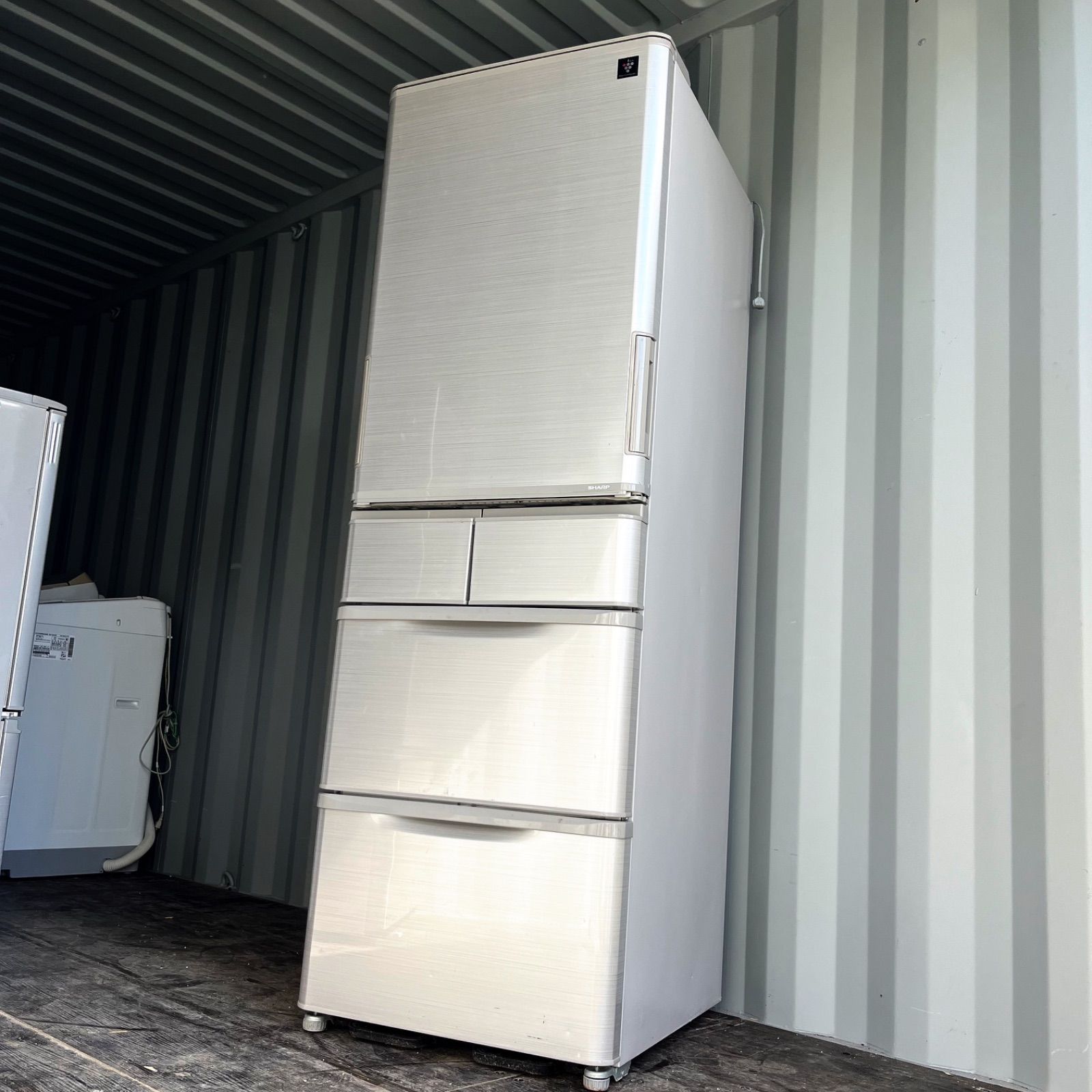 157取付無料！SHARPプラズマクラスター搭載スタイリッシュシルバー大型冷蔵庫 157取付無料！SHARPプラズマクラスター搭載スタイリッシュシルバー大型