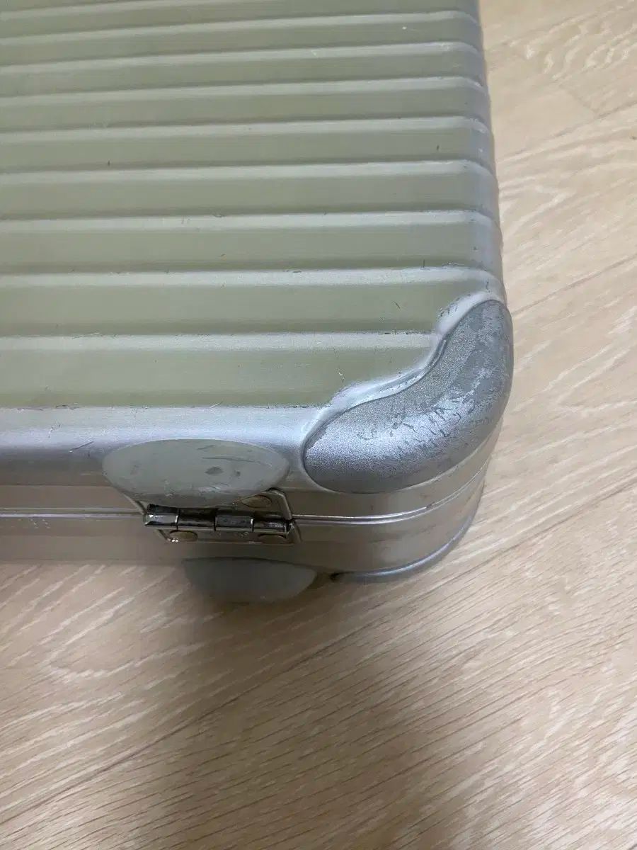 リモワ アルミニウム