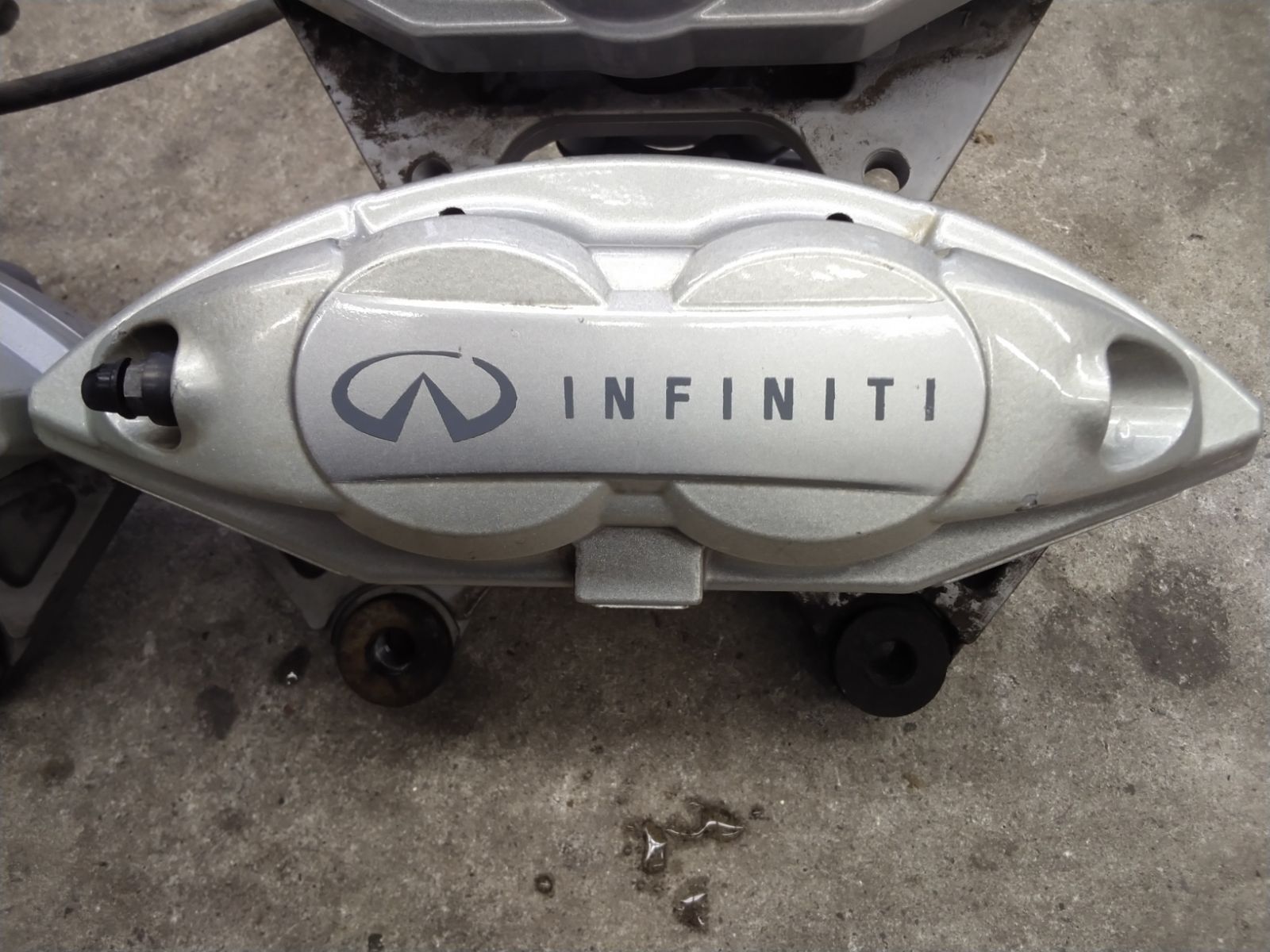 日産純正 対向ブレーキキャリパー 前後 曙製 インフィニティロゴ