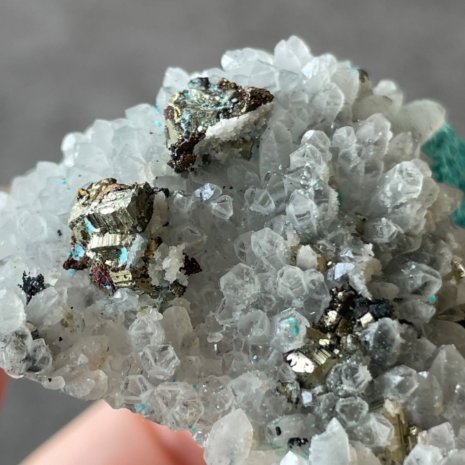 天然石　クリソコラ　エピドート　パイライト　共生　ポイント　906 天然石 クリソコラ エピドート パイライト 共生 ポイント 906