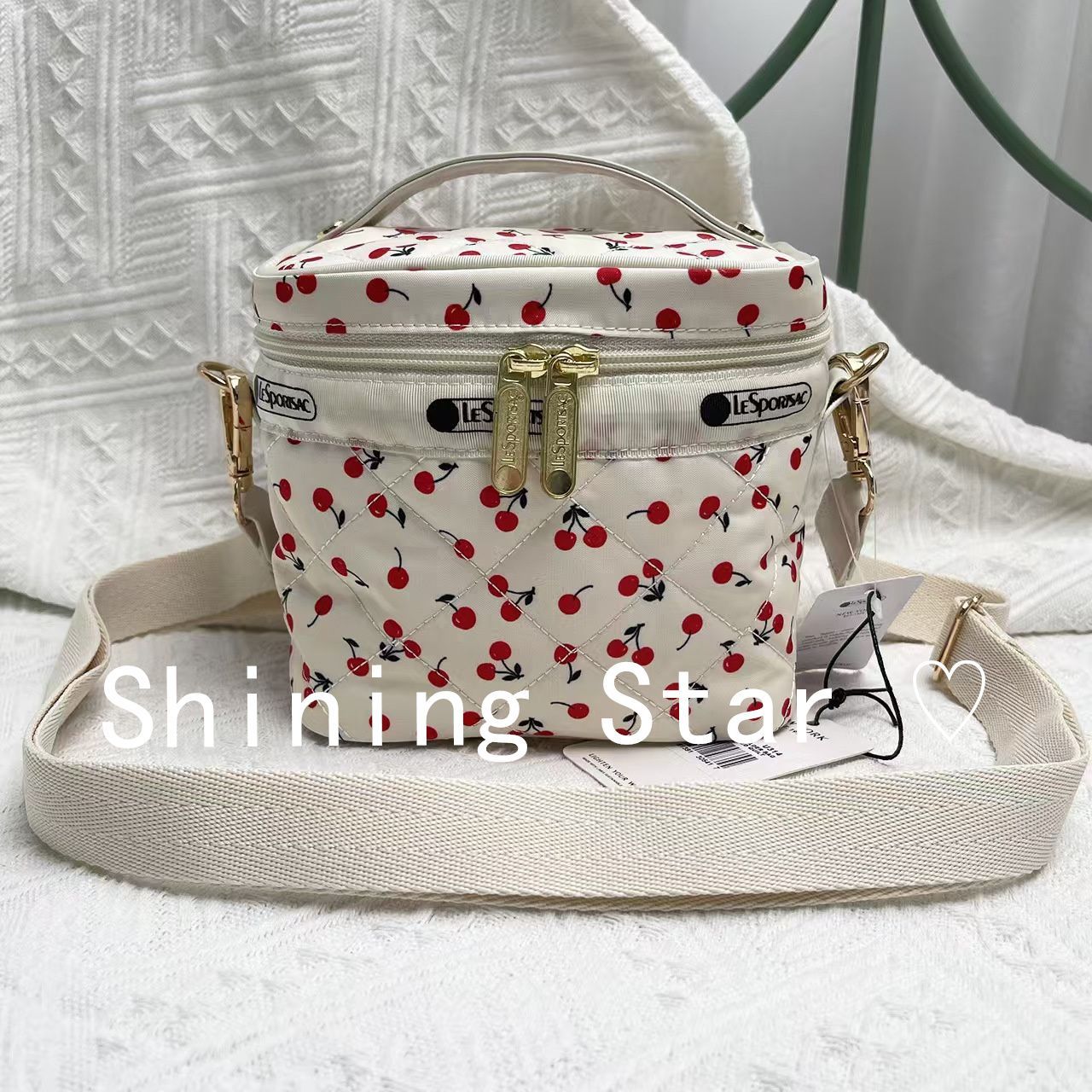 新品未使用】LeSportsac ×神崎恵 VANITY SHOULDER BAG 3色選択 レスポートサック バニティーショルダーバック （ チェリーレッドキルト） - メルカリ