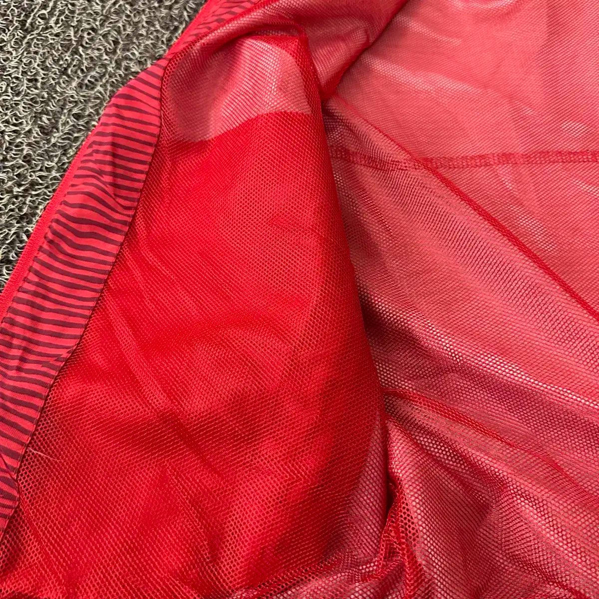 アディダス