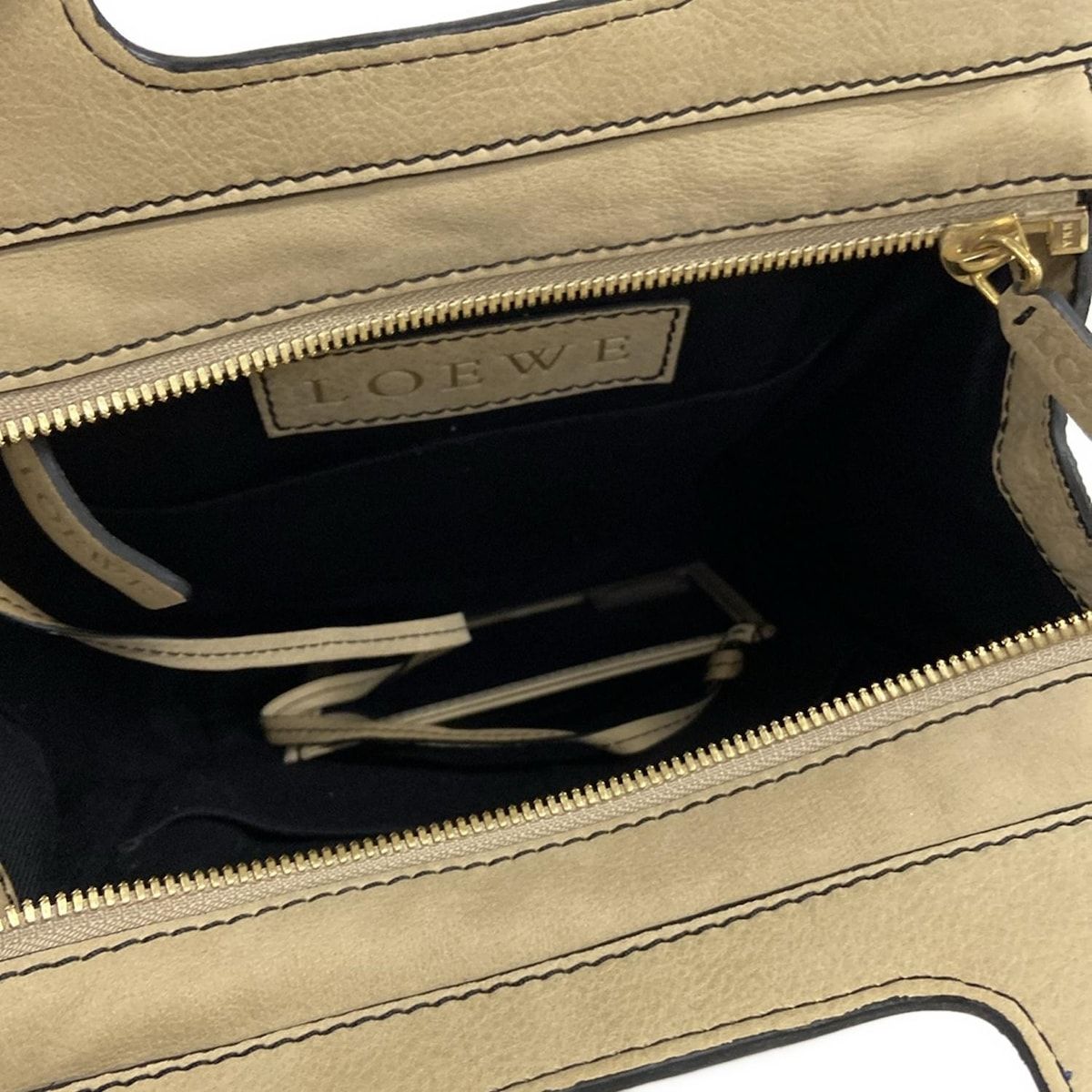 LOEWE(ロエベ) ショルダーバッグ - ベージュ レザー - メルカリ