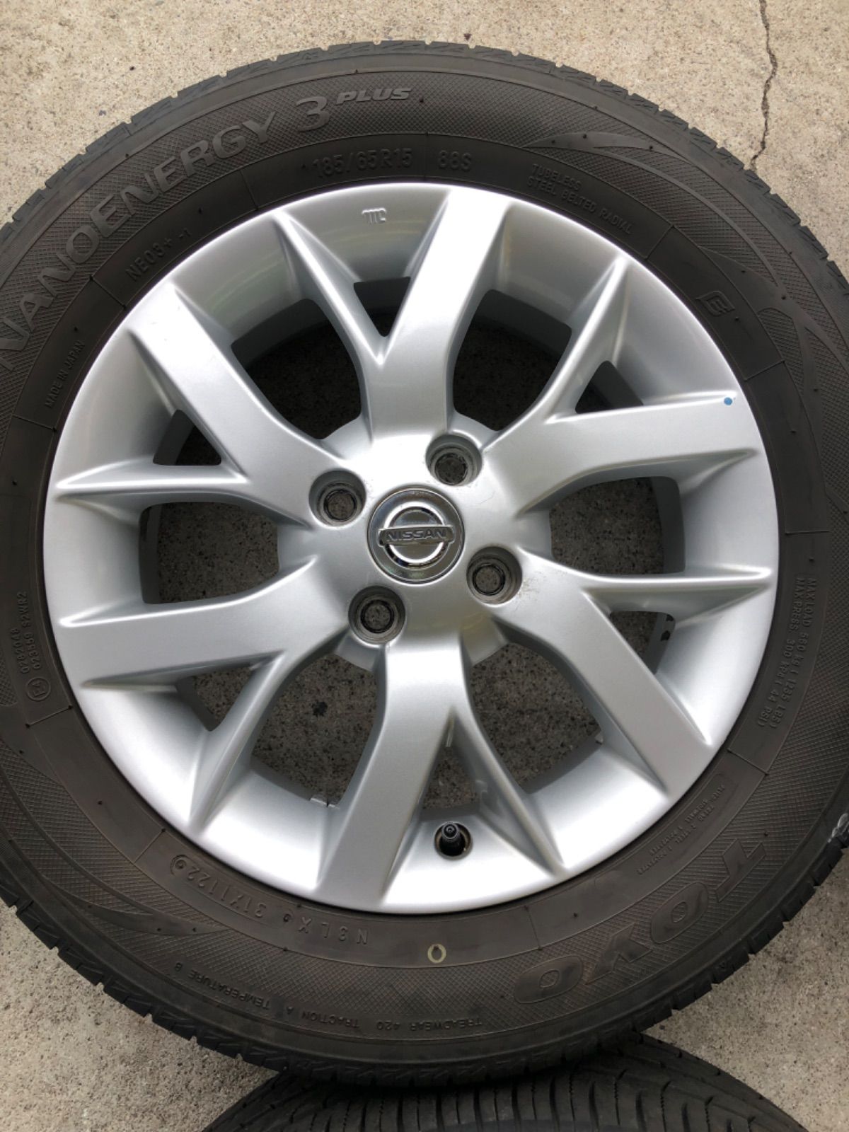 ① ニッサン純正 185/65R15 ノート DUNLOP 4本set 185/65R15 ニッサン ノートE12系 ティーダ 等に