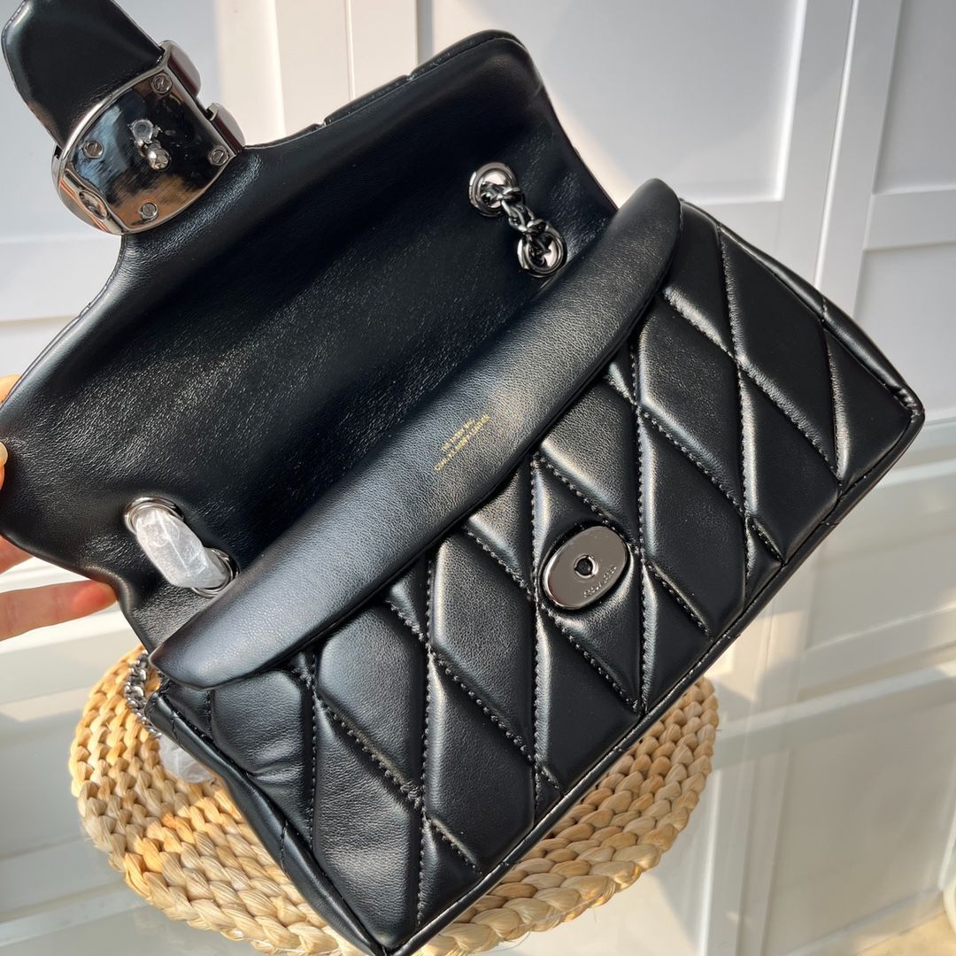 新品、未使用 COACH ショルダーバッグ タビー 26 キルティング