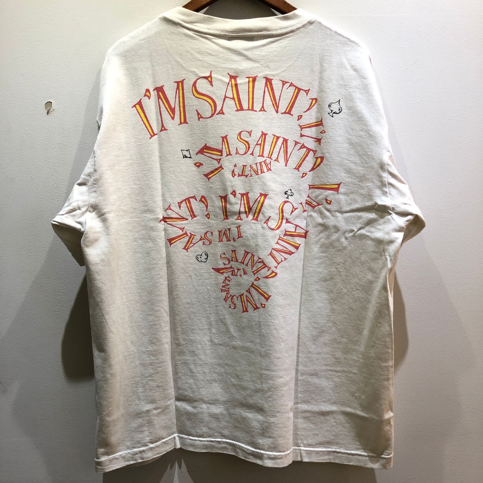 SAINT Mxxxxxx SAINT MICHAEL セントマイケル　ディズニー(アリス・イン・ワンダーランド) × セントマイケル MAD  HATTER ショートスリーブTシャツ