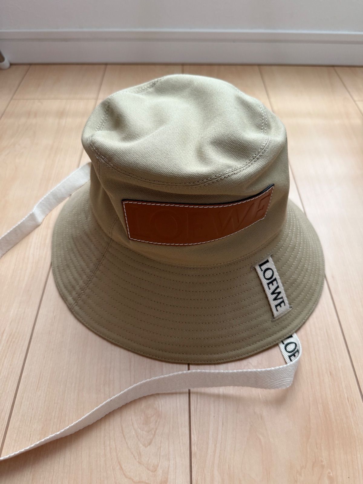 未使用！ LOEWE フィッシャーマンハット バケハ ストラップ付 - メルカリ