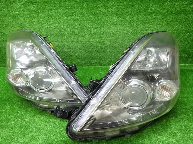 トヨタ　ZGM10/15　アイシス　中期　ヘッドライト左右　HID　44-69L　240827019