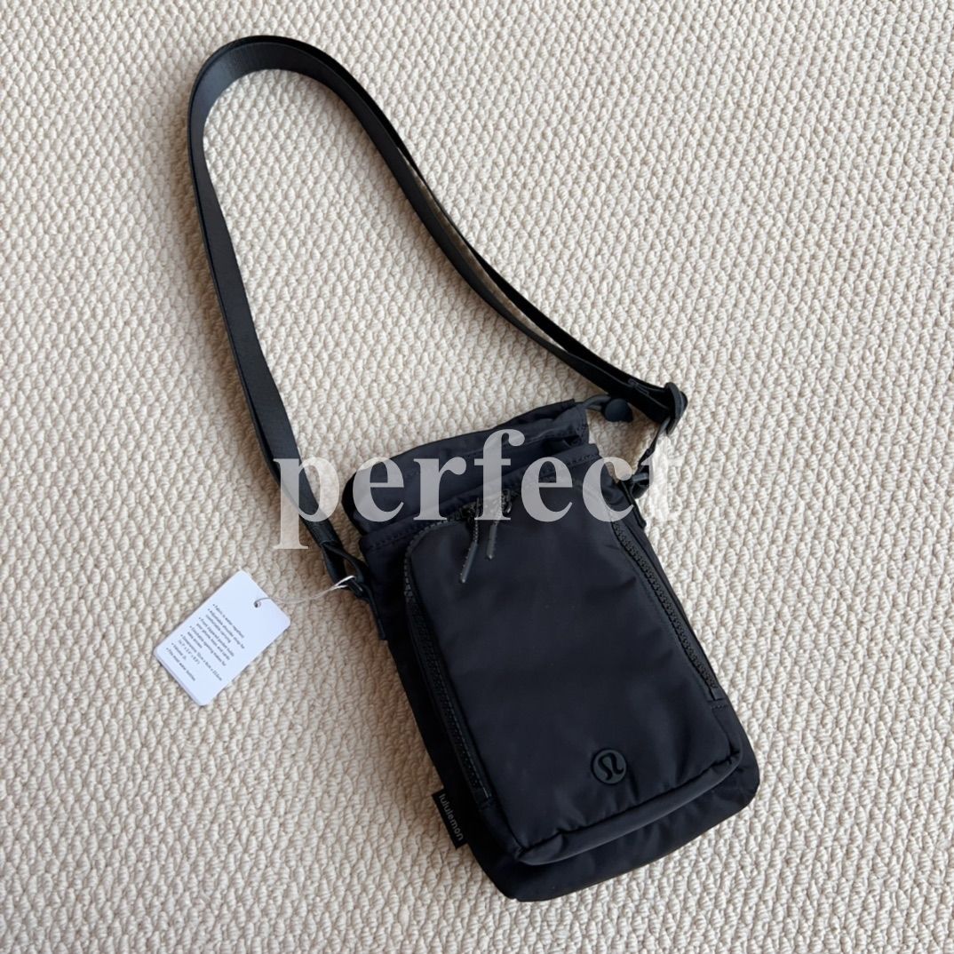 新品 lululemon ウォーターボトルホルダー Waterbottle Crossbody レディース ショルダーバッグ バックパック ブラック