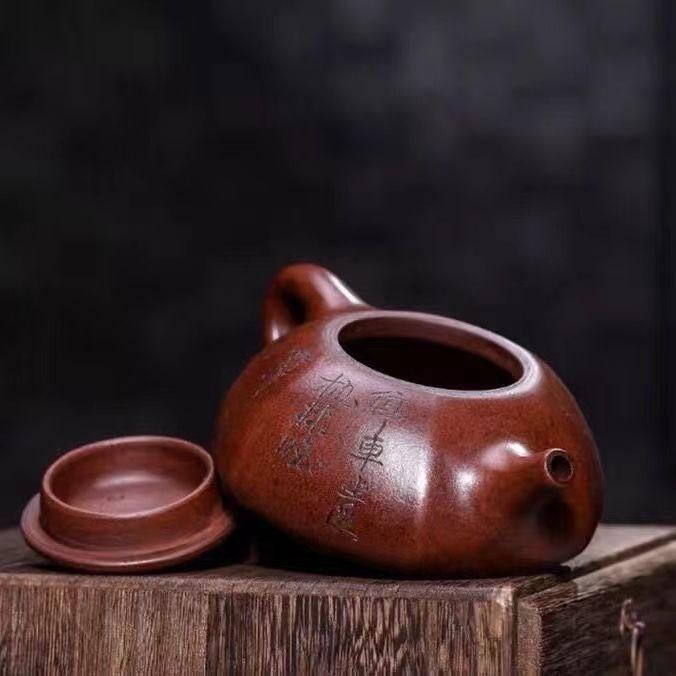 中国　景徳鎮製か　銘あり　朱泥　紫砂　鹿置物 中国 景徳鎮製か 銘あり 朱泥 紫砂 鹿置物