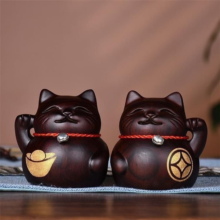 招き猫 置物 黒檀 ペア招き猫 風水 グッズ 招財 木彫り 金運祈願 招福 縁起物 幸運 贈り物 開運 商売繁盛 アイテム 新築祝い プレゼント 開店祝い（ペア）
