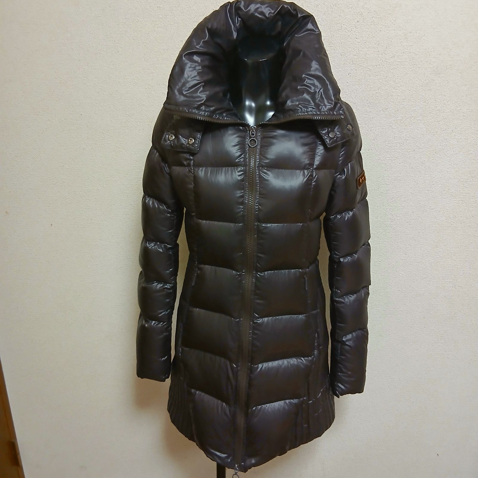 タトラス サリン02 M オリーブグリーン フード付ダウンジャケット 2025