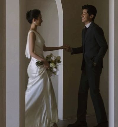 結婚式 Vネック サイドスリット ウェディングドレス ロング 韓国 結婚式 Vネック サイドスリット ウェディングドレス ロング 韓国