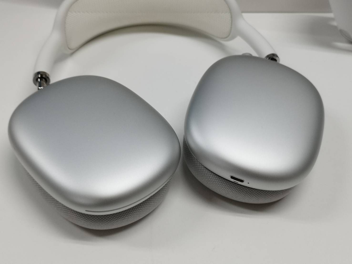 AirPods Max A2096 シルバー Apple (アップル) AirPods Max シルバー MGYJ3J/A A2096
