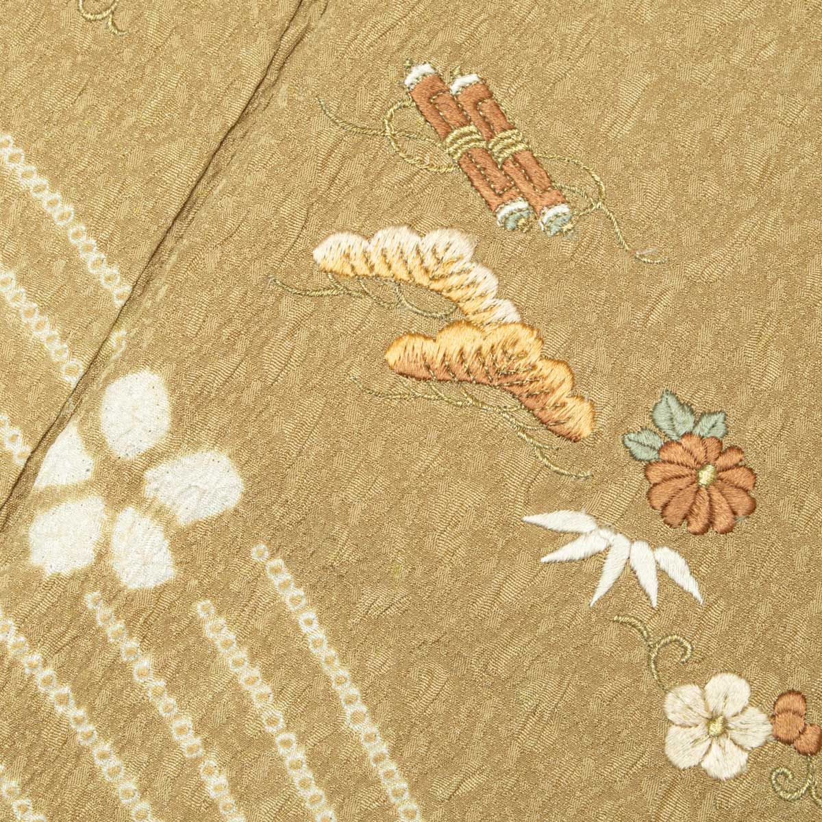 美品】訪問着 ふくれ織 紋意匠 絞り染め 刺繍 宝尽くし 松竹梅