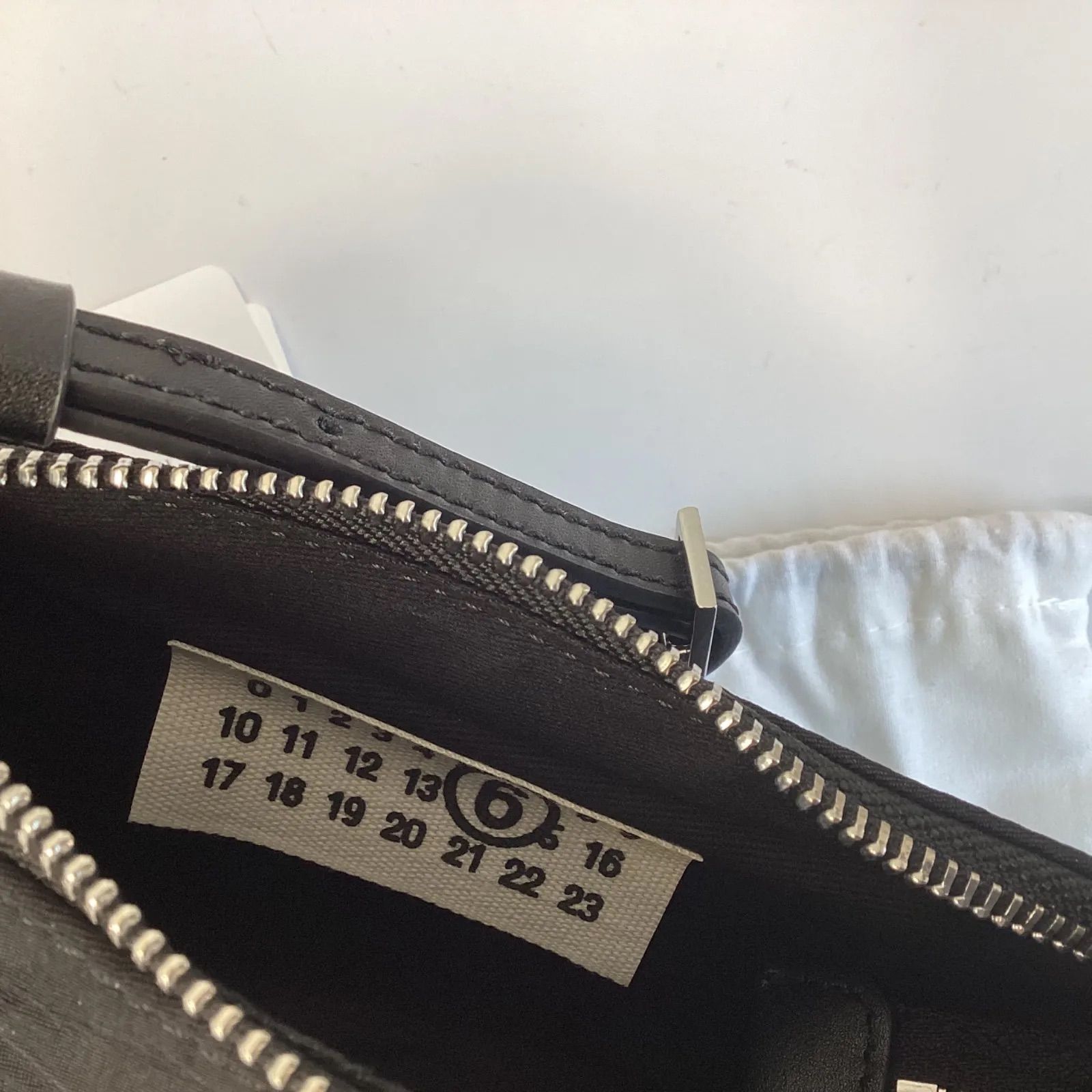 新品、未使用 MM6 Maison Margiela Numeric ショルダーバッグ ミニ 