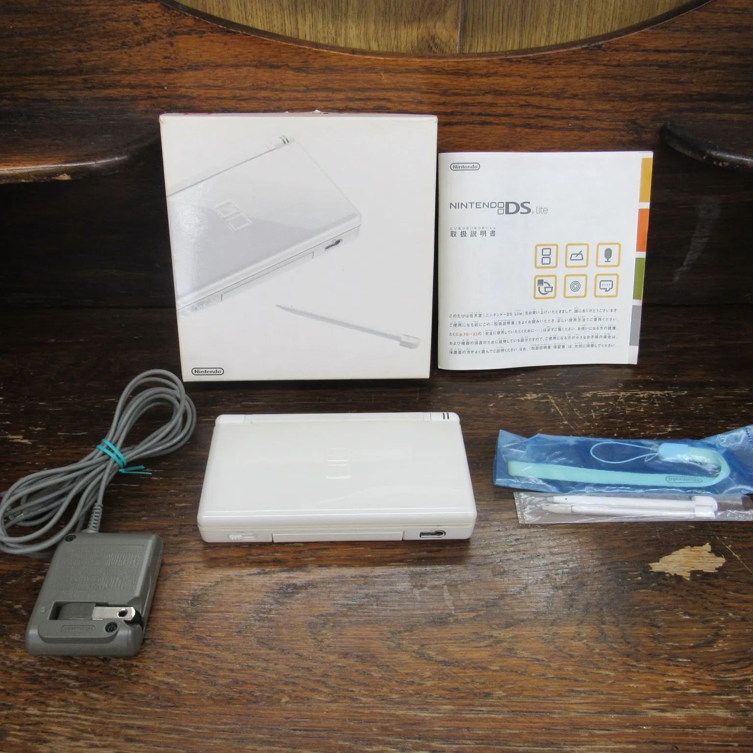 Nintendo DS Lite ニンテンドー DS Lite USG-001 クリスタルホワイト 動作 済み 学習系ソフト6本セット タッチペン3本付 エキスパート藤沢辻堂店