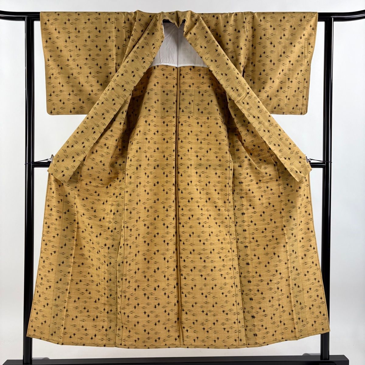 【今週末までSALE❣️】新品、未使用‼️単衣紬 着物 身丈159㎝ 紬 身丈150cm 裄丈60cm S 単衣 本場久米島紬 証紙 燕 十字絣