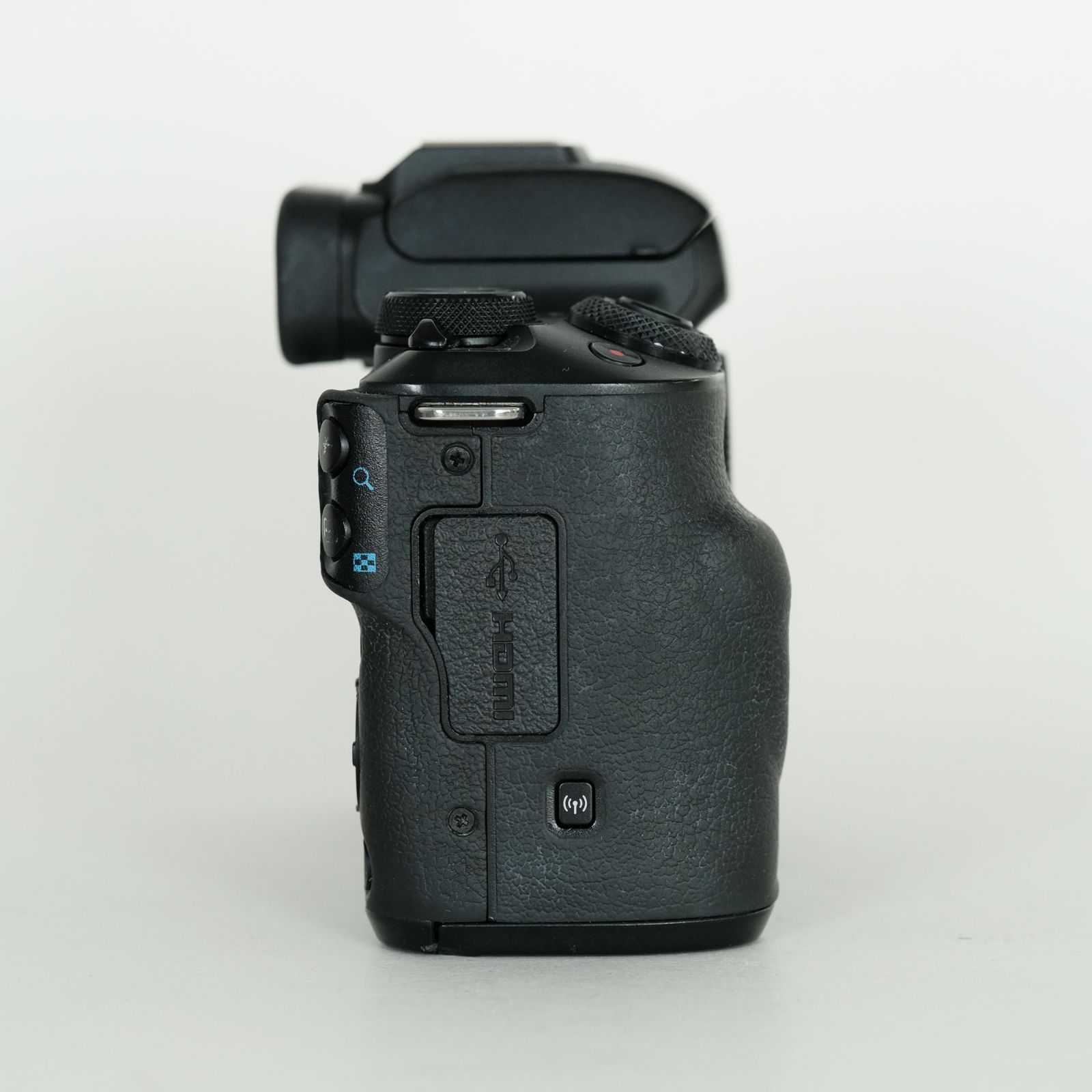 中古】Canon キヤノン EOS Kiss M ダブルズームレンズキット ブラック