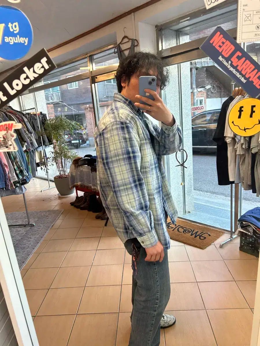 ブルーチェックシャツ