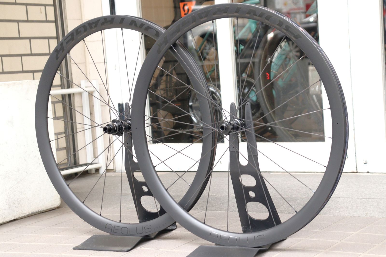 ボントレガー BONTRAGER アイオロス プロ AEOLUS PRO 37 DISC カーボン チューブレスレディ ホイールセット スラムXDR 21C 横浜店