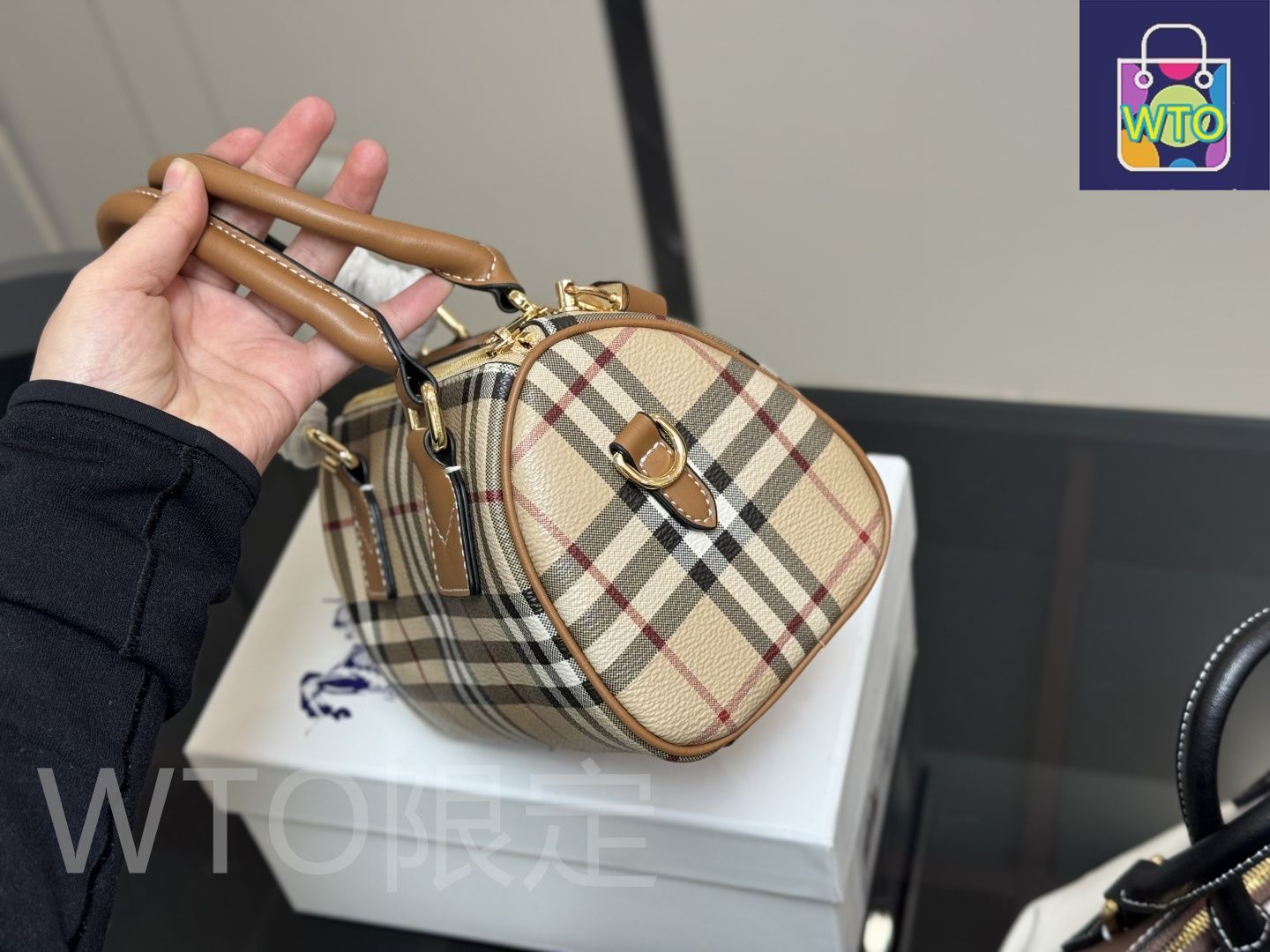 ★Burberry★ピローバッグ 今日特価】Burberry ピローバッグ 20×13cm-WTO輸入1 - メルカリ
