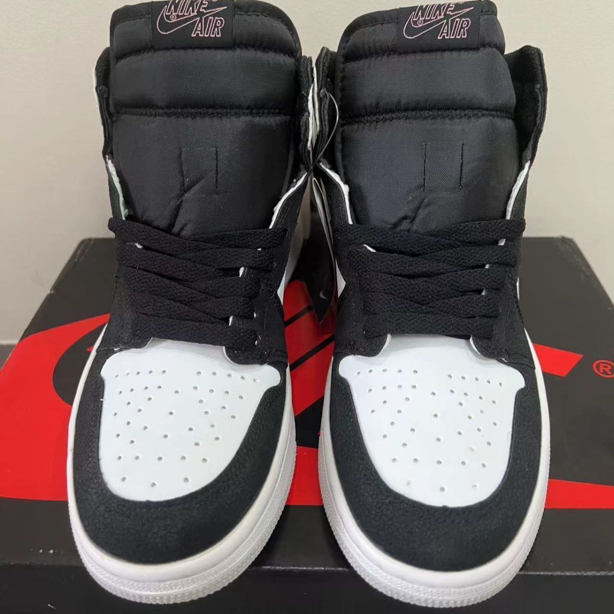 新品未使用 ナイキ Jordan Air Jordan 1 retro high og "bleachedcoral" スニーカー