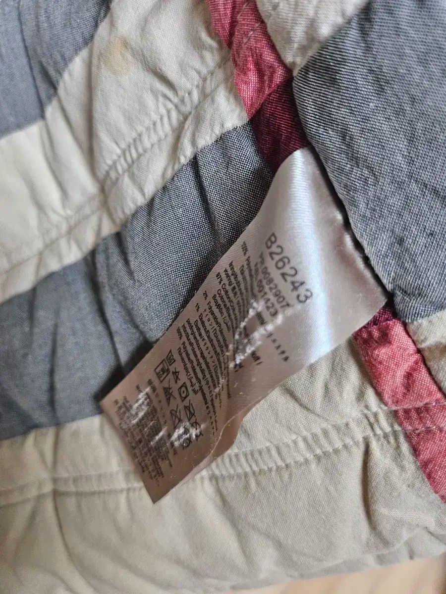 最高品質+最低価格！ バーバリー キッズ ブラック チェック ダウン ベスト 4y