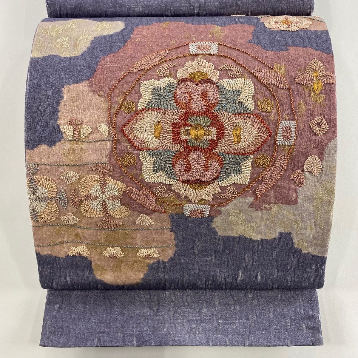 袋帯 秀品 華文 雲文 刺繍 金糸 薄紫 お太鼓柄 正絹