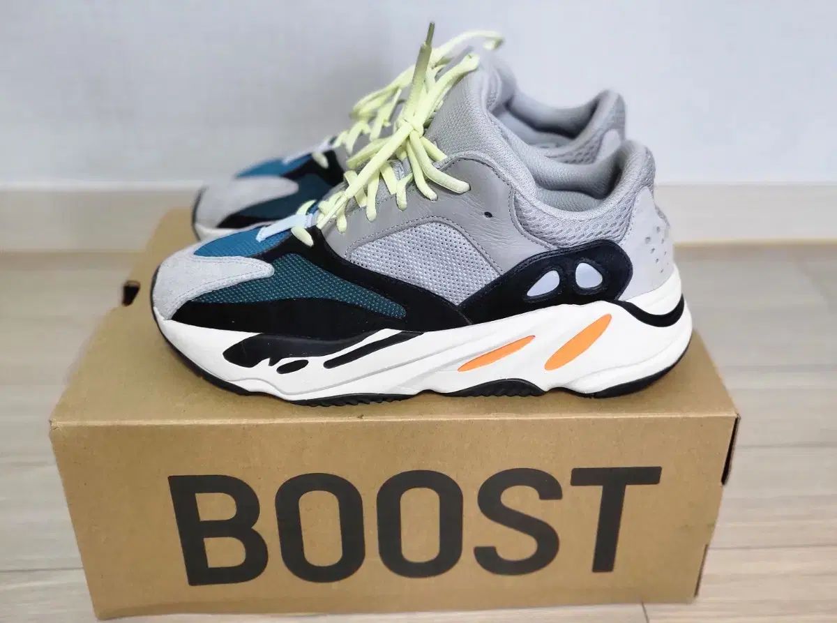 270 adidas アディダス イージーブースト 700