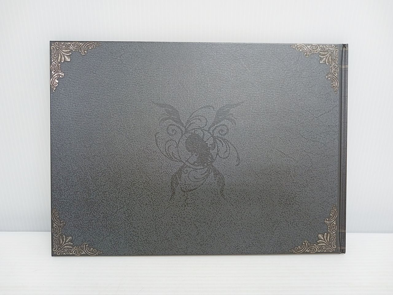 CAPCOM / カプコン バイオハザード ヴィレッジ Art book Village of Shadows アートブック 1534977 中古  [MB-1795] - メルカリ