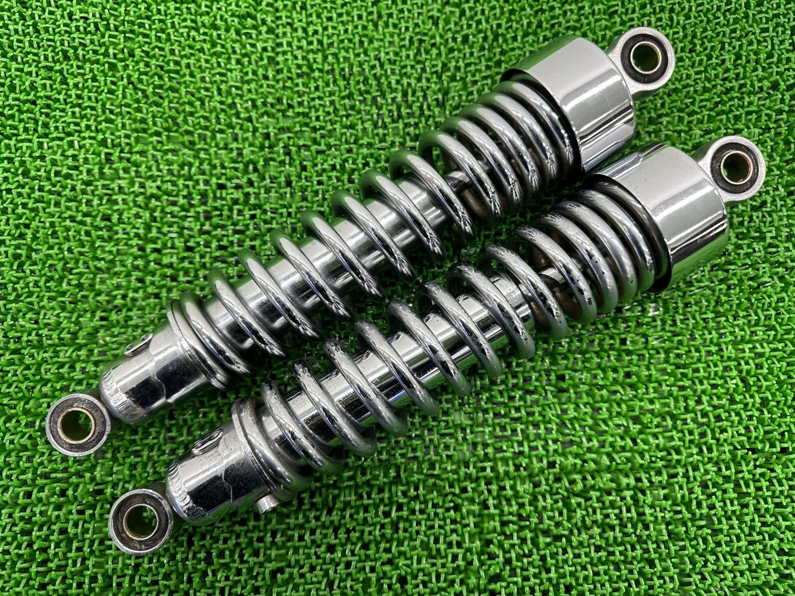 トライアンフ 純正 ボンネビルt100 で使用。リアサス 芯芯345ミリ