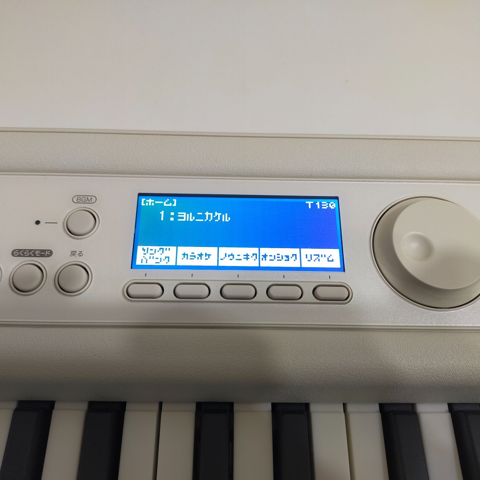中古】CASIO 光ナビゲーション電子キーボード LK-520 61鍵盤