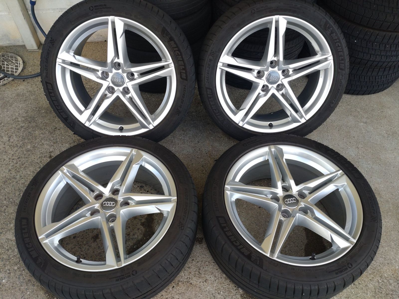 アウディ純正 B8 S4 ホイール 18インチ アウディ純正 B8 S4 ホイール 18インチ アウディ 純正 A4 S4 S