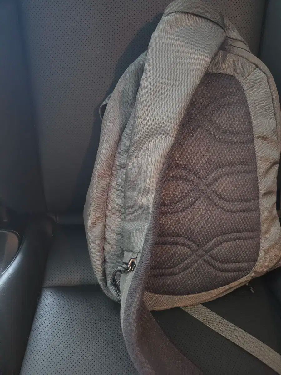 patagonia アトム 8L スリングバック グレー