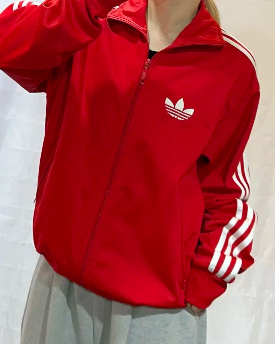 アディダス ファイヤーバード レッド トラックジャージ