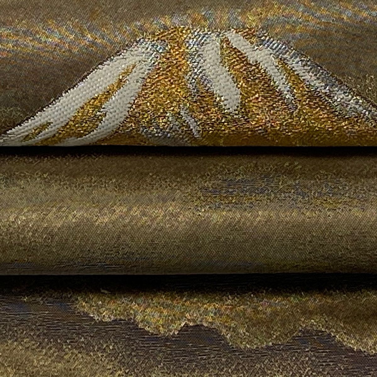 袋帯 美品 逸品 じゅらく 落款 横山大観 神嶺不二山 金銀糸 箔 金色 