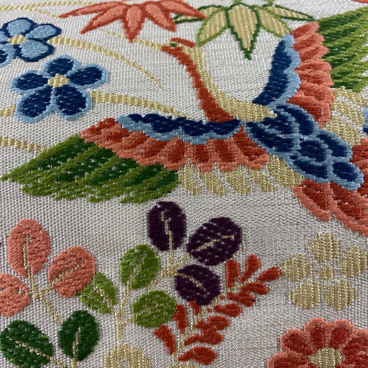 未使用品 名古屋帯 松葉仕立て絽綴れ 生成り 総刺繍 草花 長さ3ｍ61㎝ 正絹 名古屋帯 秀品 八寸名古屋帯 松葉仕立て 鶴 草花 金銀糸 刺繍