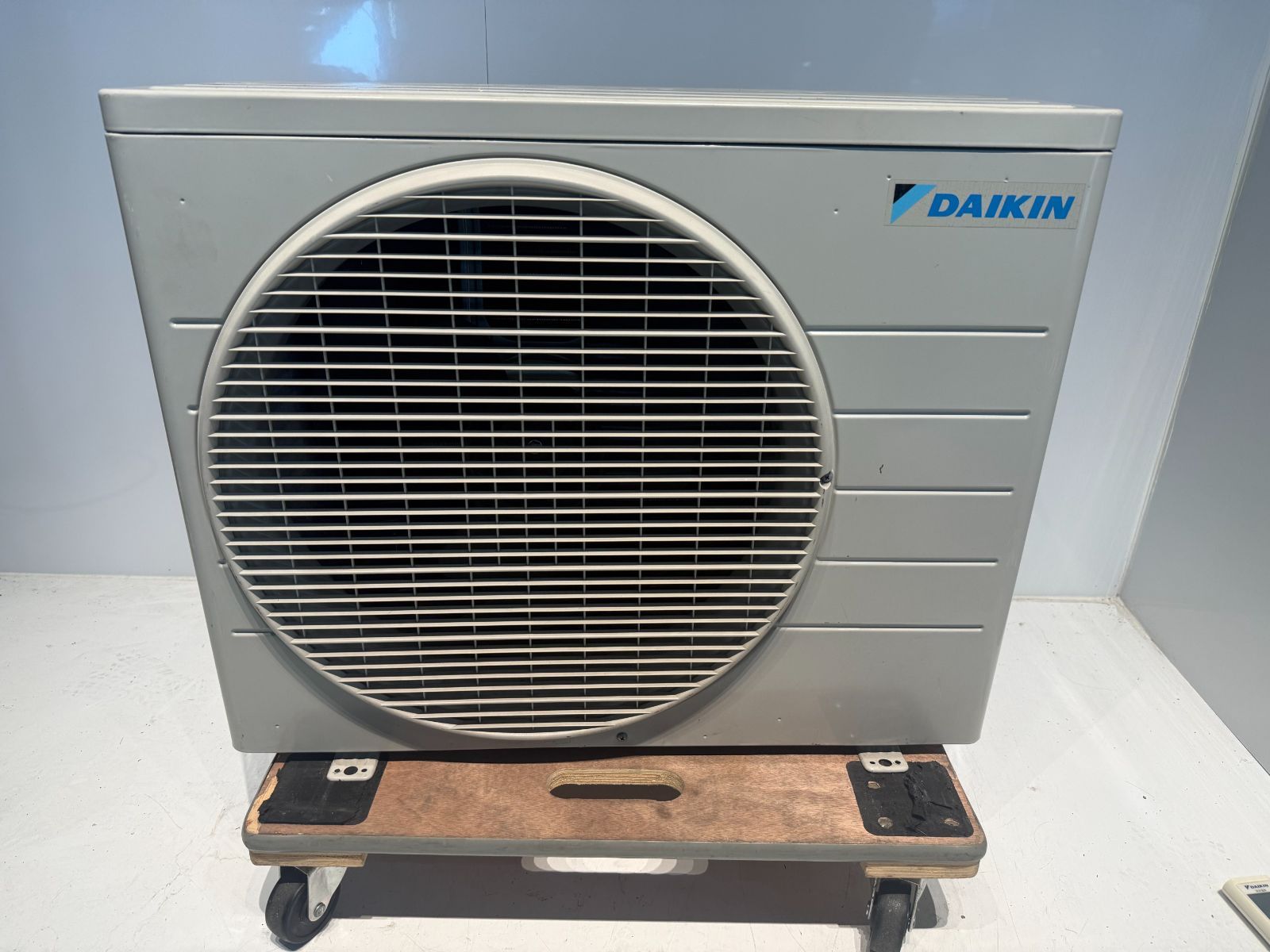 211　DAIKIN　2020年製エアコン　12～14畳用 211 DAIKIN 2020年製エアコン 12～14畳用 - メルカリ