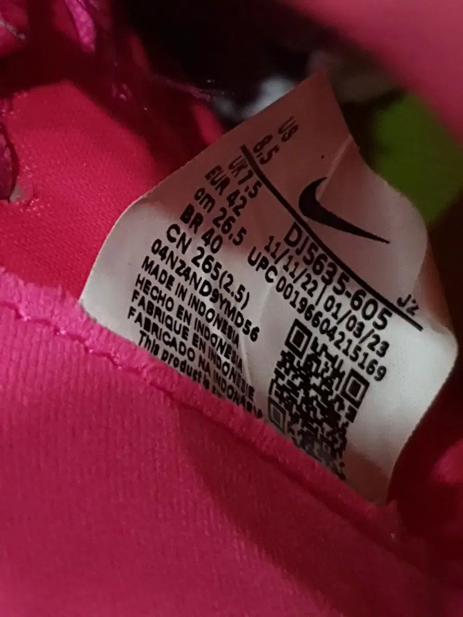 ピンク サッカーシューズ