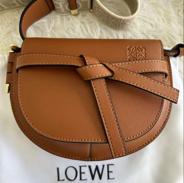 未使用 LOEWEロエベ ゲート ショルダーバッグ ブラウン