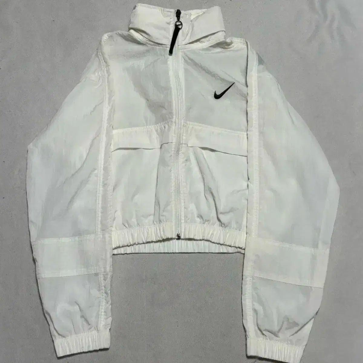 NIKE ナイキ ウーマンズ スポーツウェア ユーティリティ クロップド ウィンドブレーカー