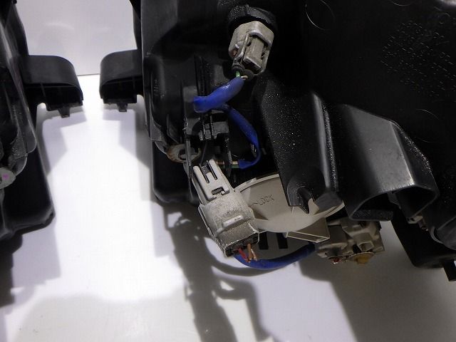 ノア ヘッドライト左右 HID ZRR70 75 前期 28-204 N6 コーティング 250919069 FFCRYSTALESIA_COM