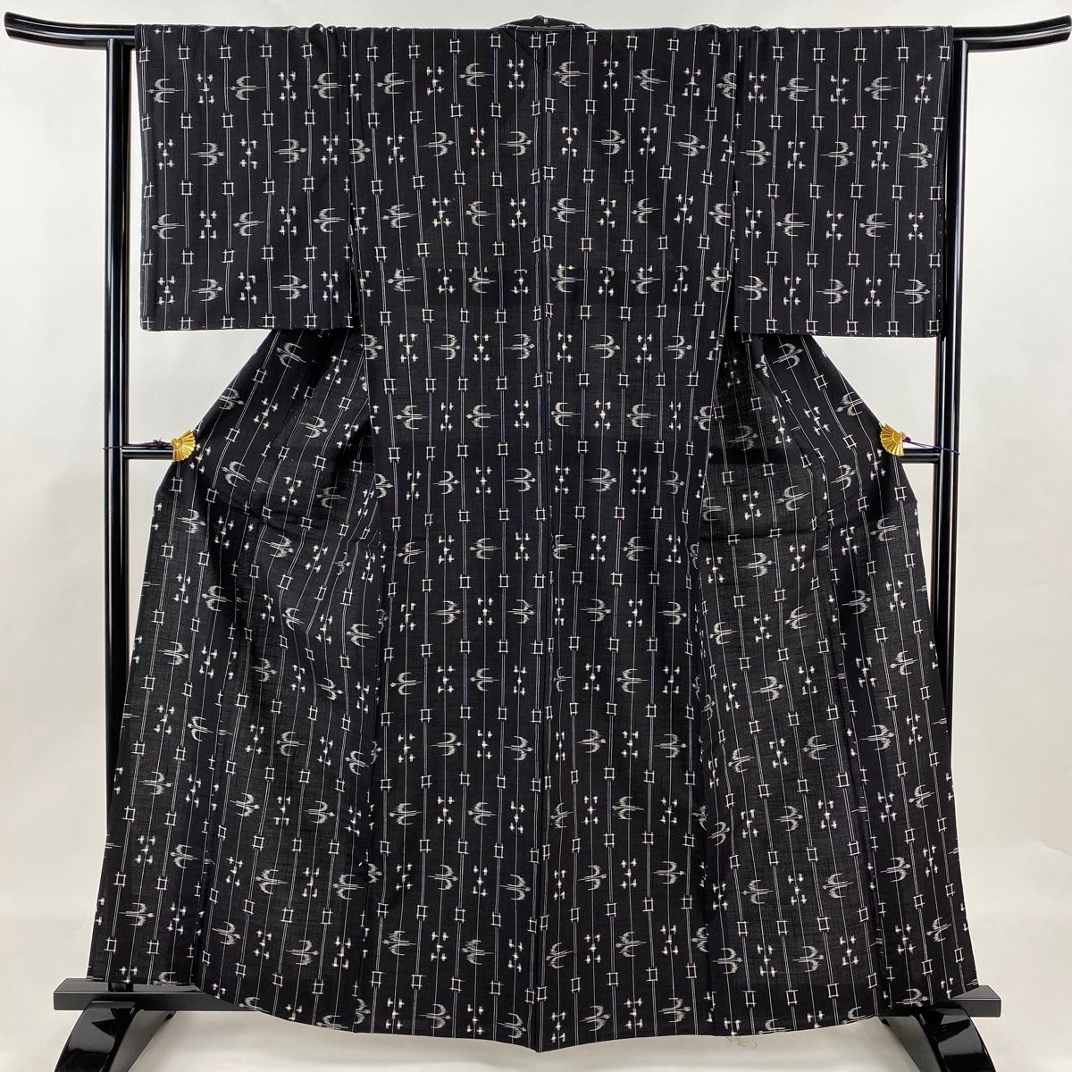 紬 身丈161cm 裄丈64cm M 単衣 燕 縦縞 黒 正絹 名品