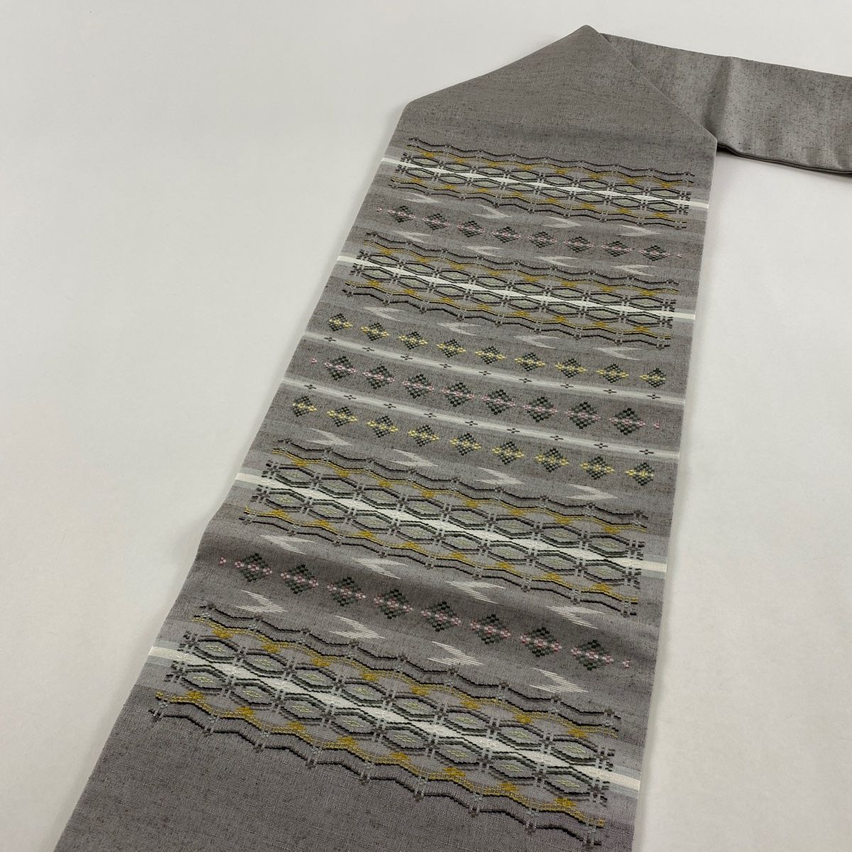 名古屋帯 美品 逸品 証紙 本場琉球南風原 縞 幾何学模様 花織 灰色 正絹 【中古】 メルカリShops