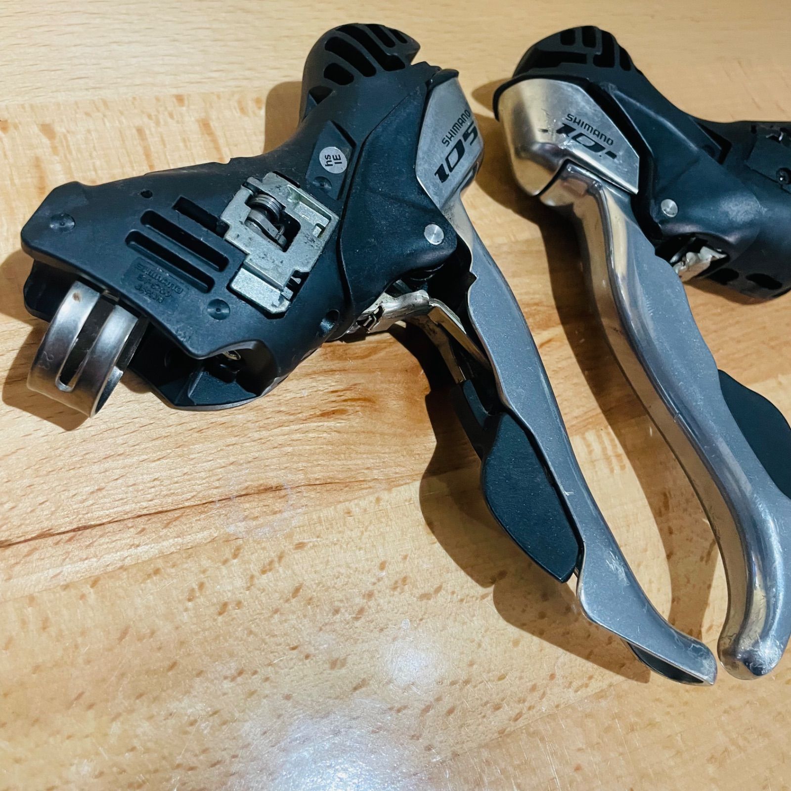 シマノ105 10速　シフター　Shimano ST-5700 シフター・レバー SHIMANO（シマノ）ST-5700 STIレバー デュアルコントロール