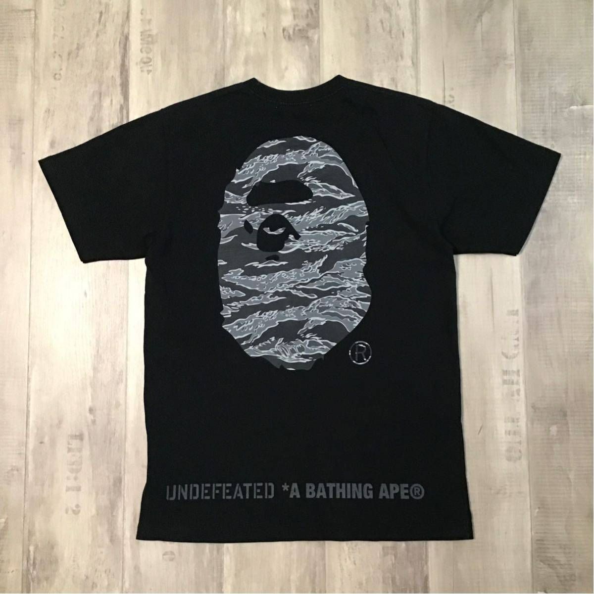 Undefeated × BAPE LOGO Tシャツ Mサイズ a bathing ape アンディフィーテッド エイプ ベイプ アベイシングエイプ  BAPE camo - メルカリ