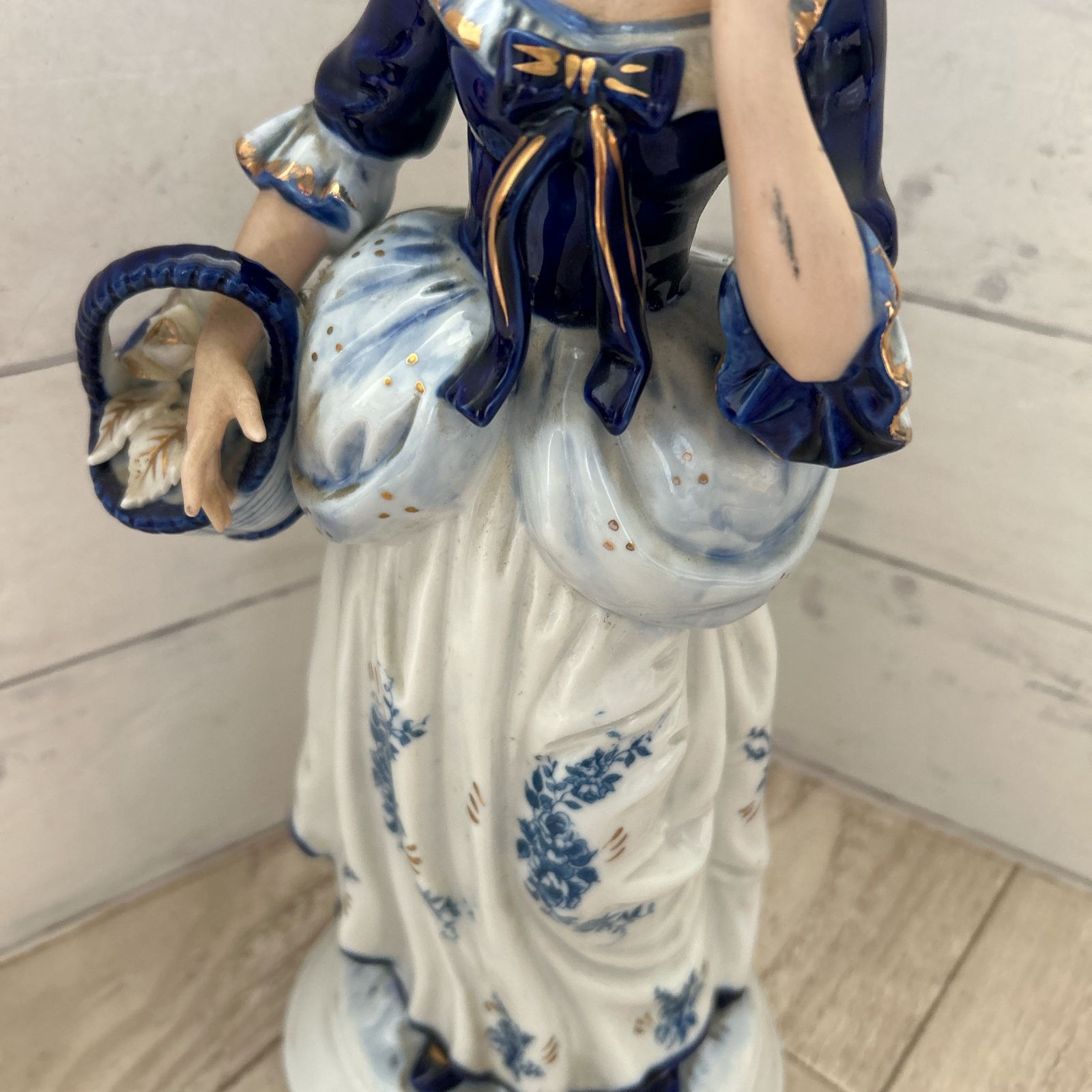 KPM 陶器人形 貴婦人 ベルリン王立磁器製陶所 花籠を持つ女性